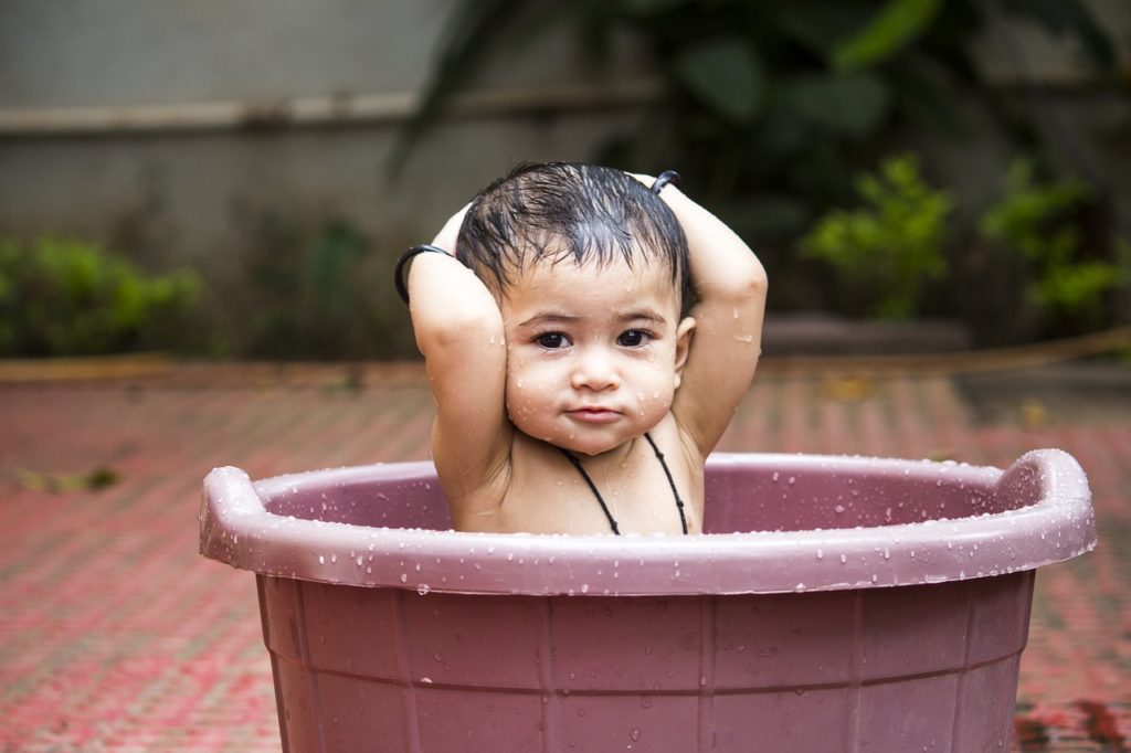 Baby Kid Baby Bathing Cute Washing - Thelocalguide / Pixabay
