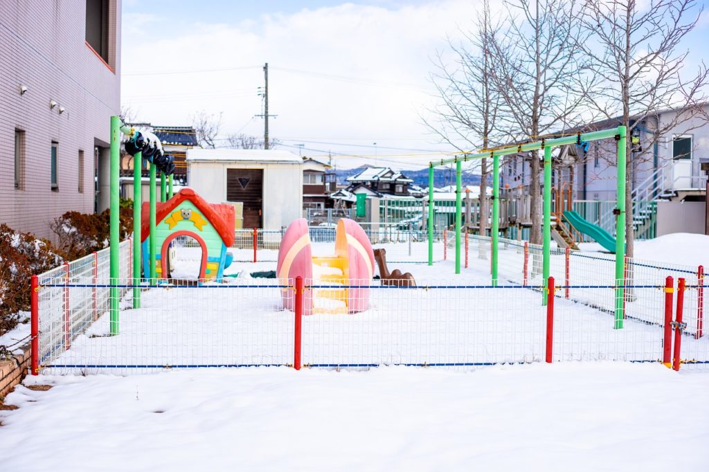 Playground Village Snow Winter Ice  - DoanKien / Pixabay