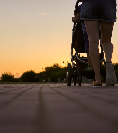Woman Baby Carriage Run Go Walk  - distelAPPArath / Pixabay