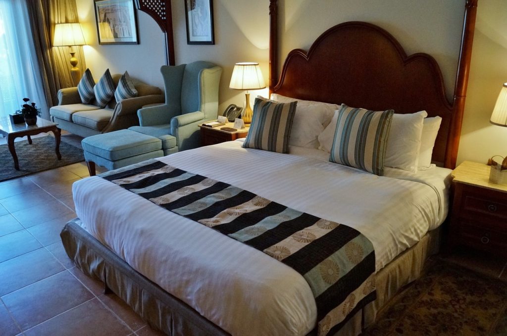 Bed Double Bed Room Hotel Holidays  - ivabalk / Pixabay