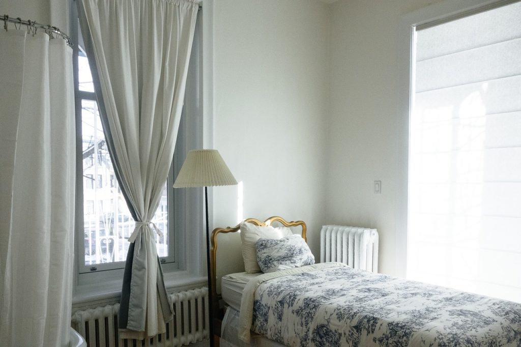 Bedroom Bed Room Home Interior  - Free-Photos / Pixabay
