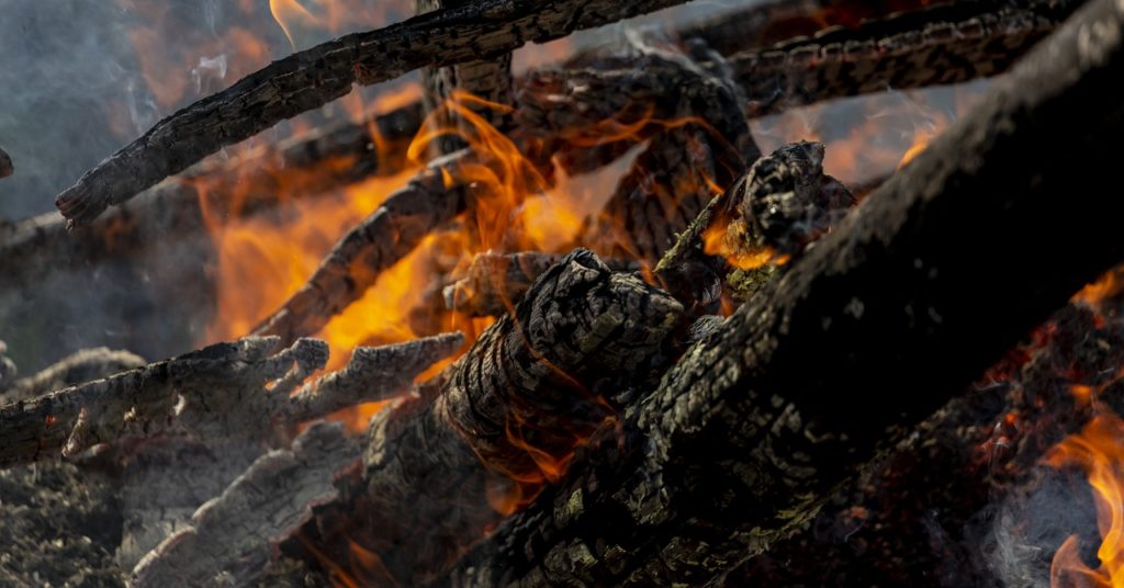 Burning Fire Burning Wood Blaze - TheOtherKev / Pixabay