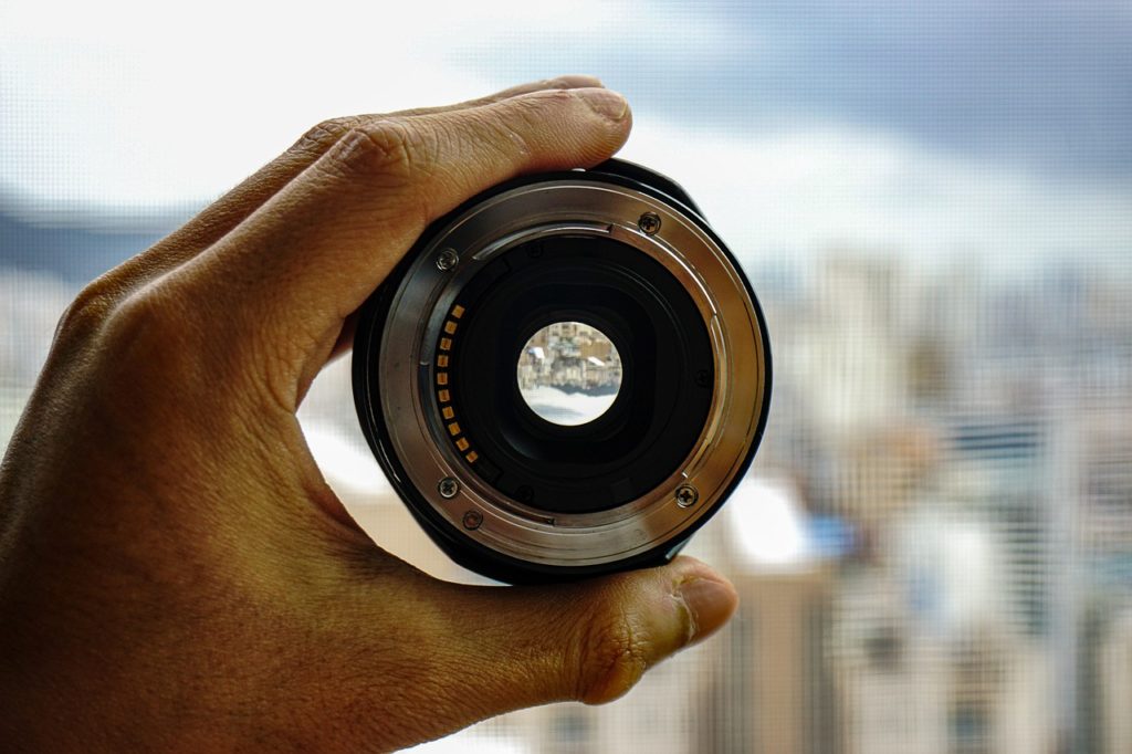 Lens Camera Lenses Focus Hand Hold  - juno1412 / Pixabay