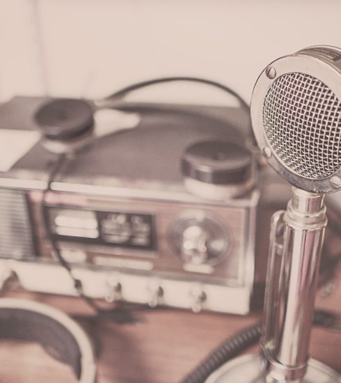 Microphone Headphones Radio  - StockSnap / Pixabay