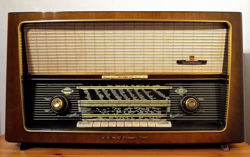 Radio Tube Radio Radio Device  - Detmold / Pixabay