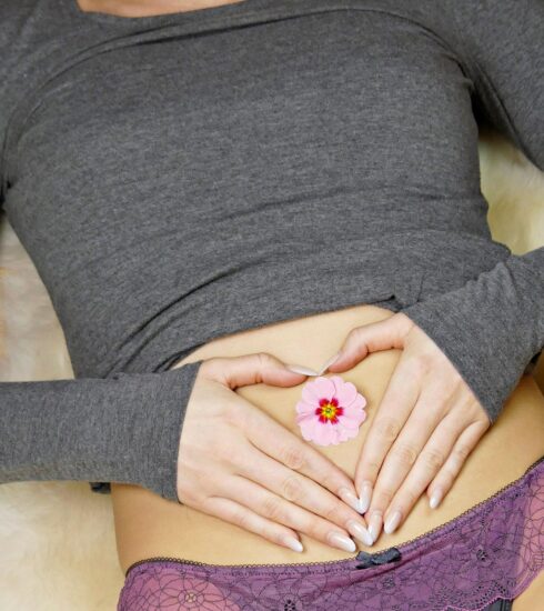 woman abdomen colon belly heart 8512733